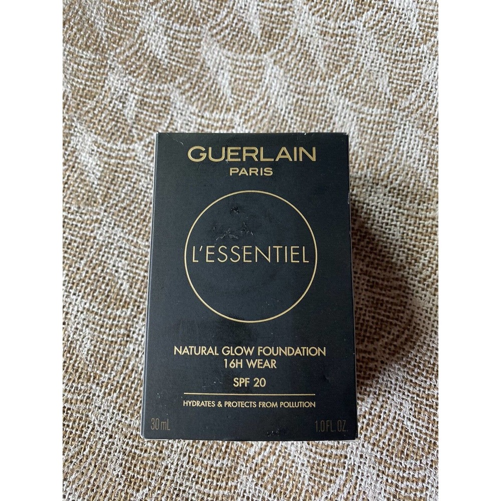 Guerlin L'essentiel Natural Glow Foundation 16H Wear 00C/Porcelain Cool NIB